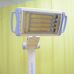 赤外線治療器　セラピア3300